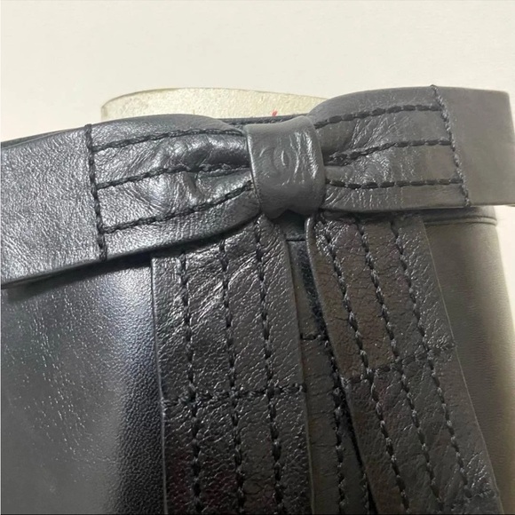 CHANEL Black Heeled Knee-High Leather Point Boots - Picture 4 of 14